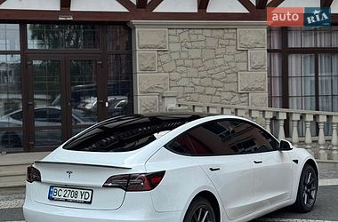 Седан Tesla Model 3 2022 в Кременці
