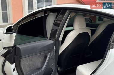 Седан Tesla Model 3 2022 в Кременці