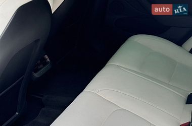 Седан Tesla Model 3 2022 в Кременці