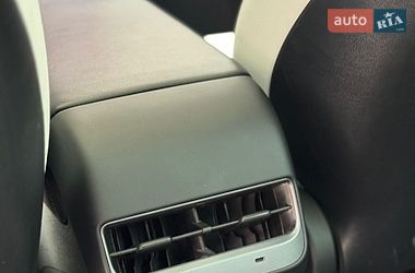 Седан Tesla Model 3 2022 в Кременці