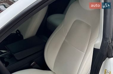 Седан Tesla Model 3 2022 в Кременці