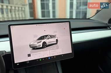 Седан Tesla Model 3 2022 в Кременці