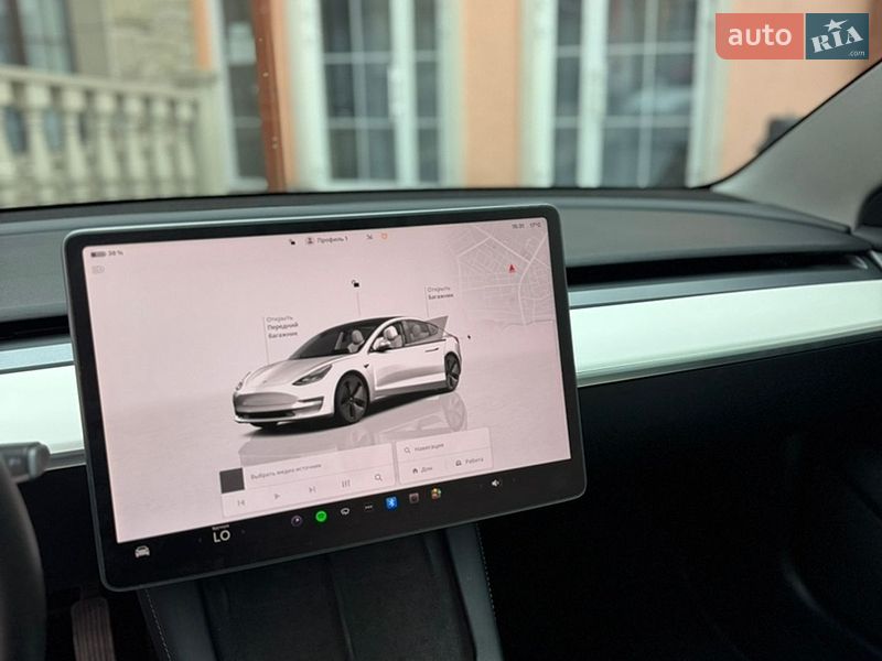 Седан Tesla Model 3 2022 в Кременці
