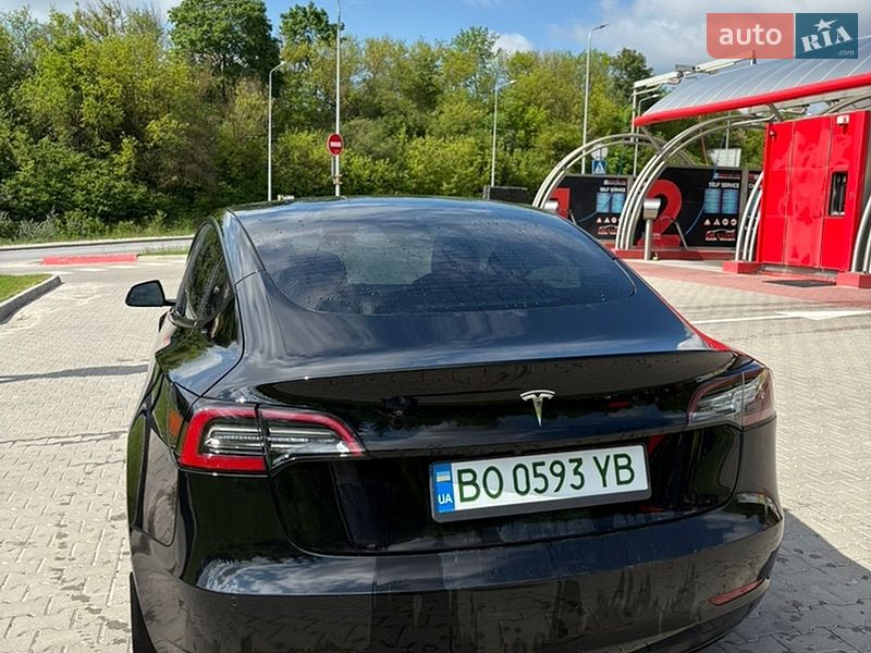 Седан Tesla Model 3 2022 в Тернополі