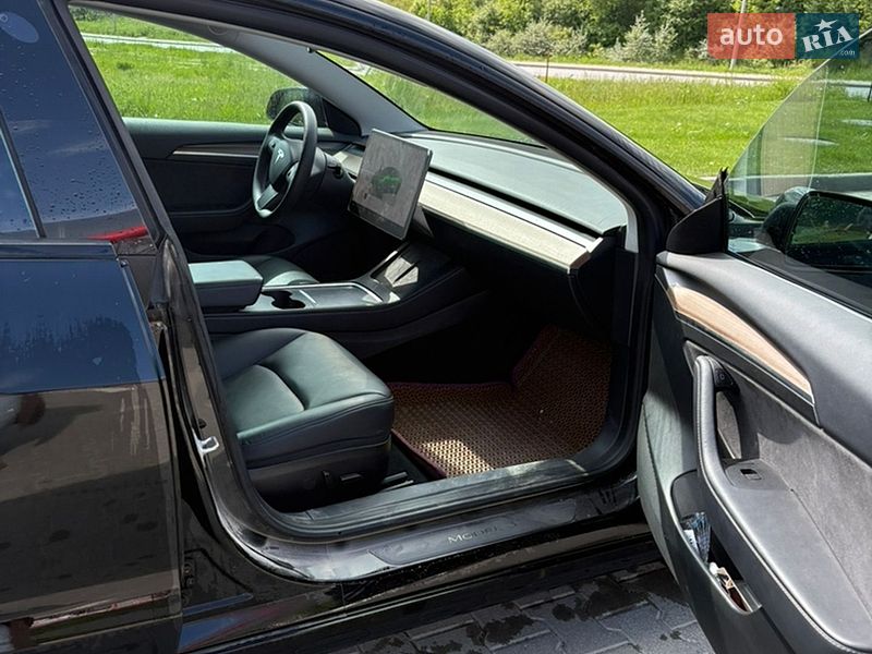 Седан Tesla Model 3 2022 в Тернополі