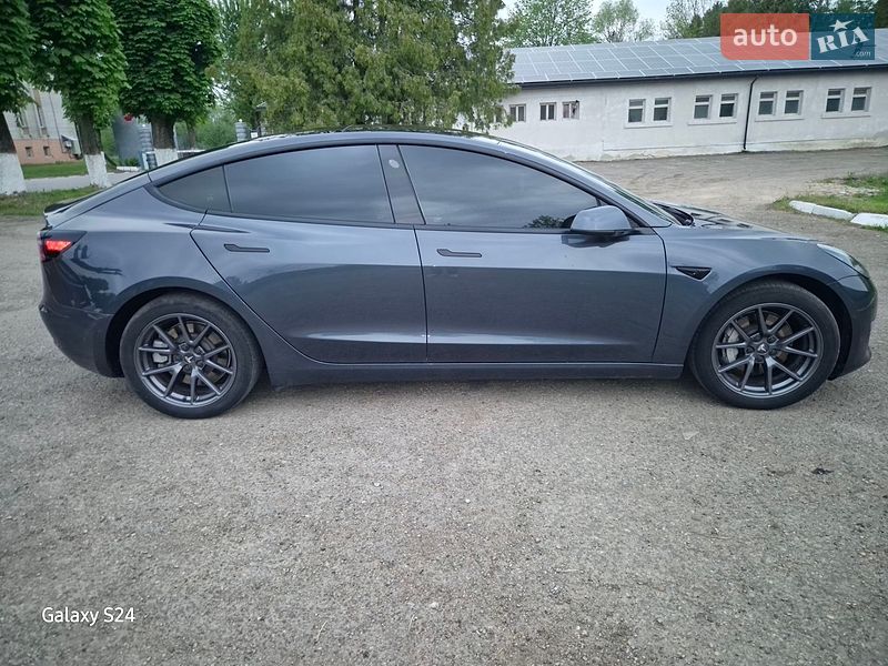 Седан Tesla Model 3 2022 в Львове