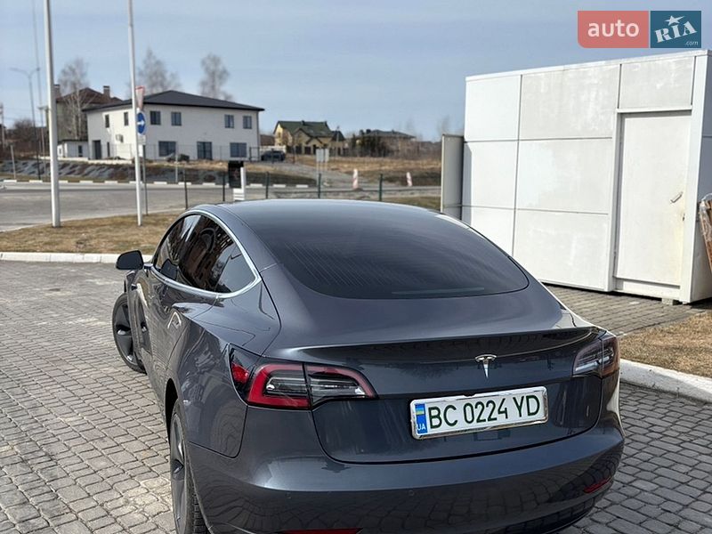 Седан Tesla Model 3 2020 в Жовкве