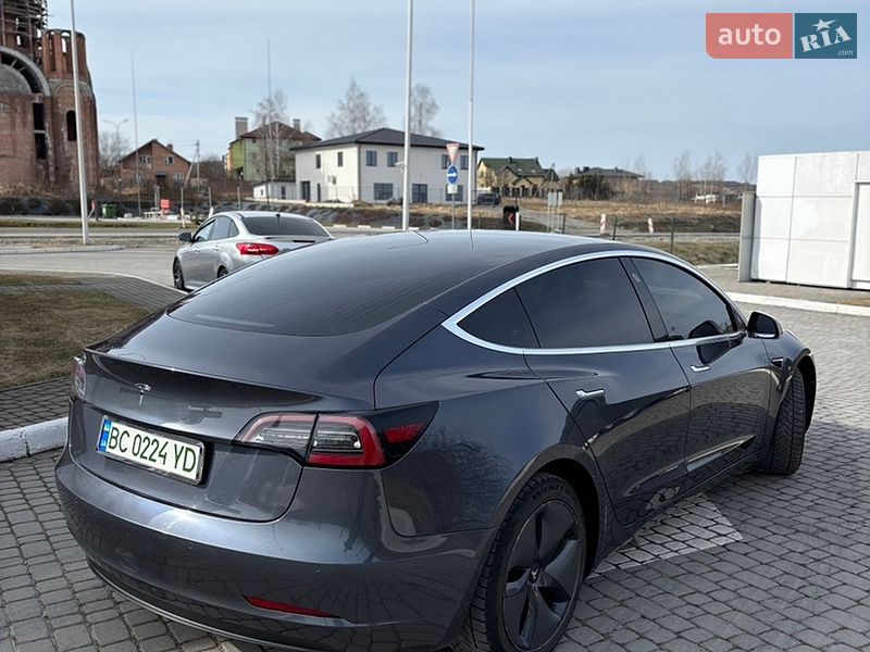 Седан Tesla Model 3 2020 в Жовкве