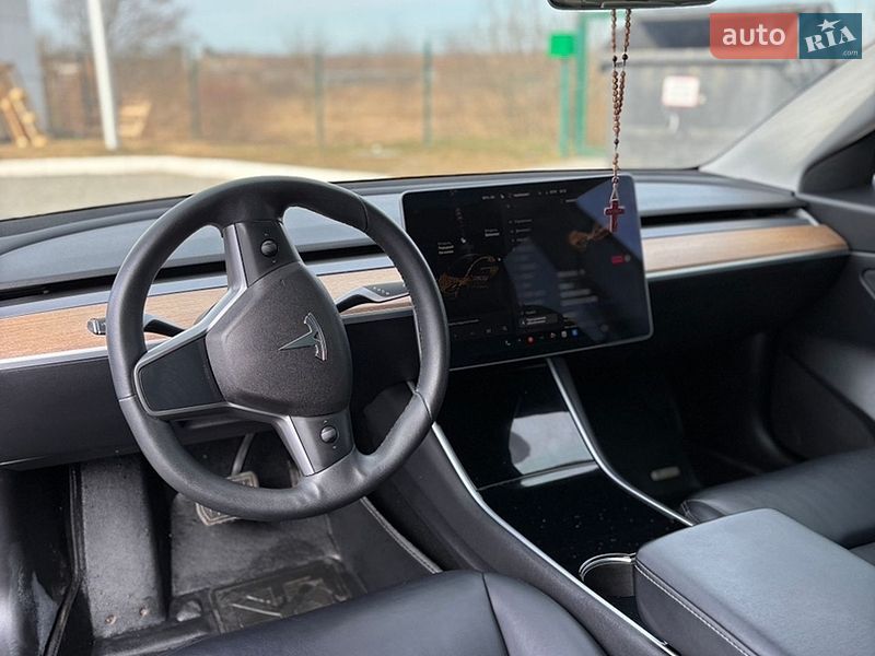 Седан Tesla Model 3 2020 в Жовкве