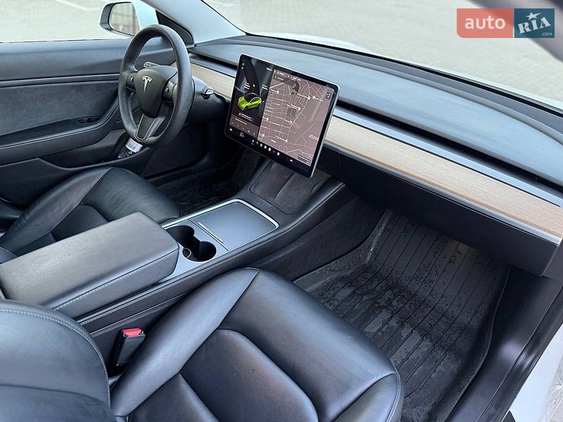 Седан Tesla Model 3 2021 в Луцке