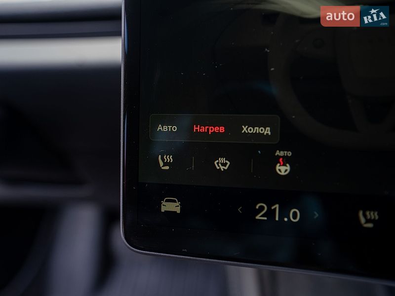 Седан Tesla Model 3 2024 в Києві