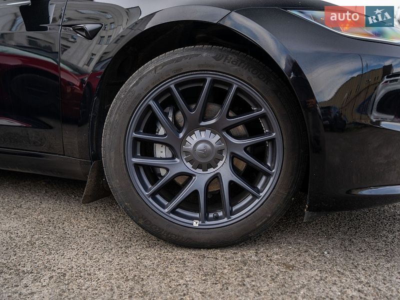Седан Tesla Model 3 2024 в Києві