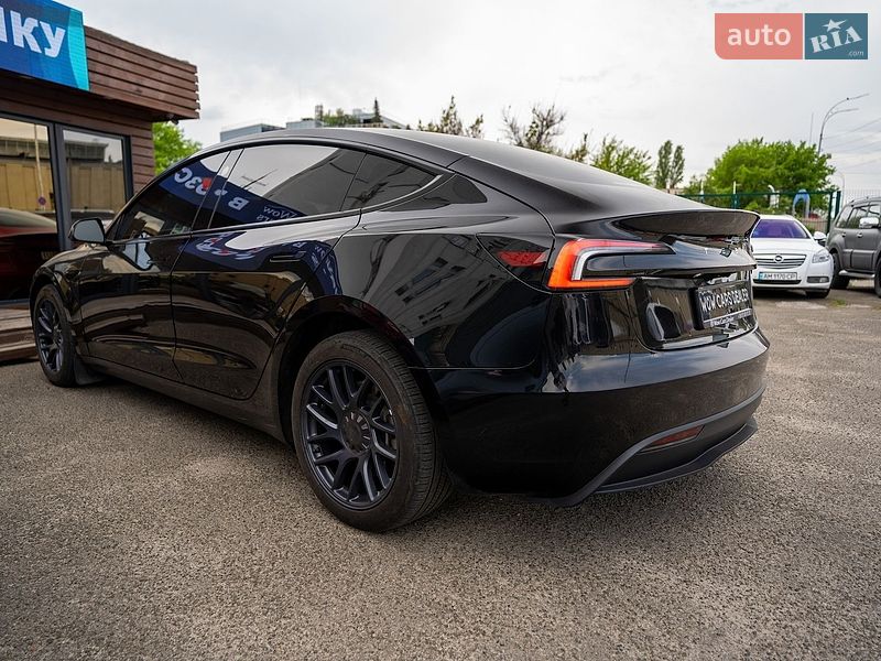 Седан Tesla Model 3 2024 в Києві
