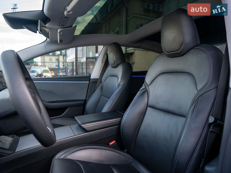 Седан Tesla Model 3 2024 в Києві