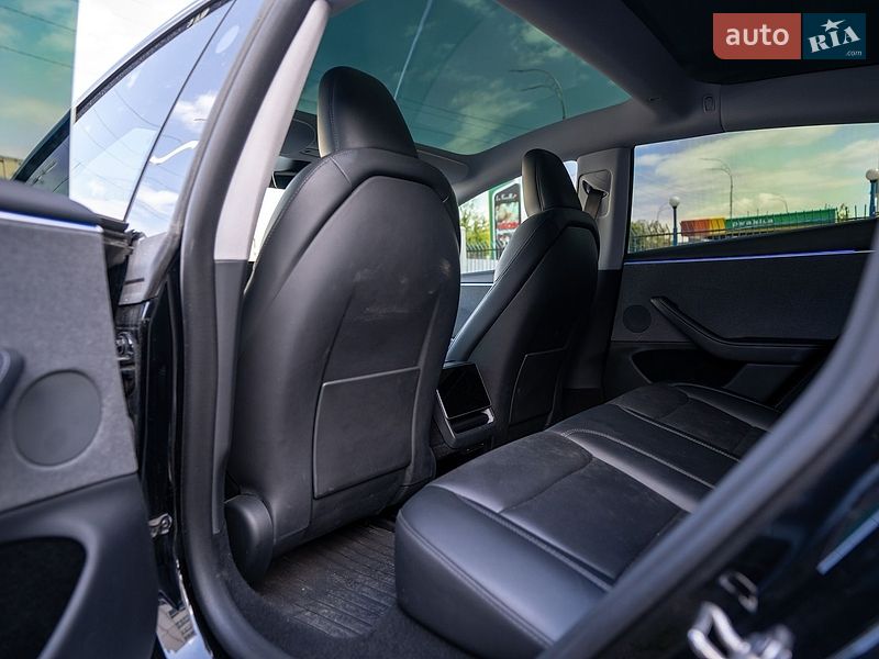Седан Tesla Model 3 2024 в Києві