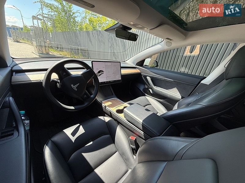 Седан Tesla Model 3 2021 в Дніпрі