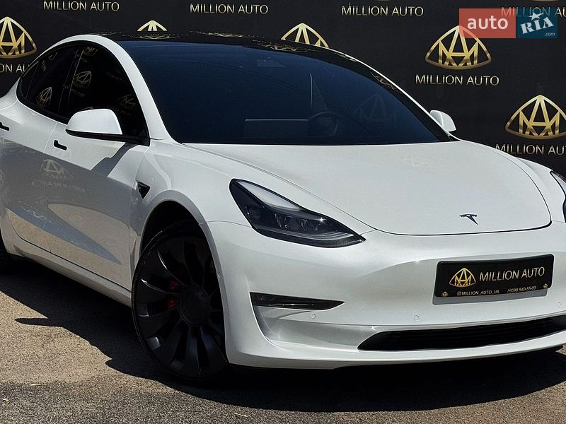 Седан Tesla Model 3 2021 в Киеве