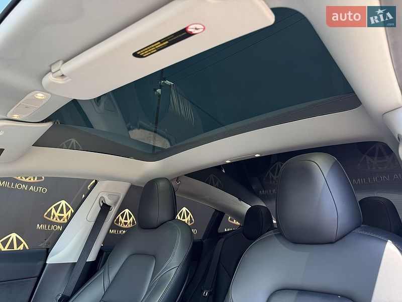 Седан Tesla Model 3 2021 в Киеве