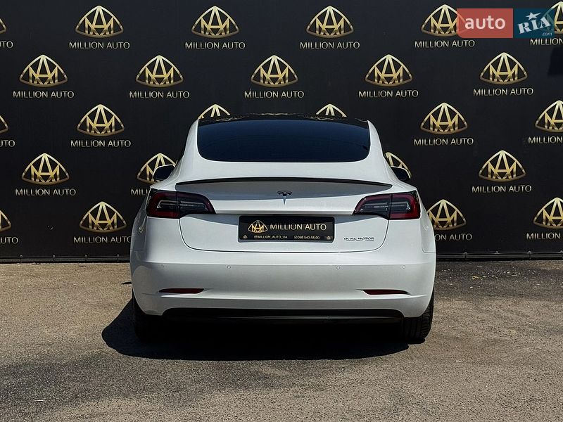 Седан Tesla Model 3 2021 в Киеве