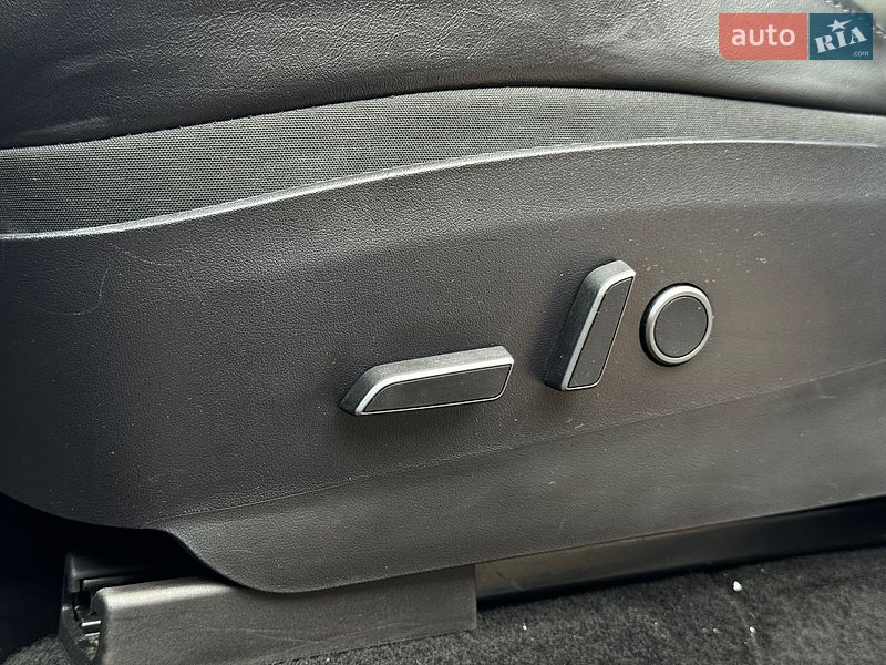 Седан Tesla Model 3 2021 в Киеве