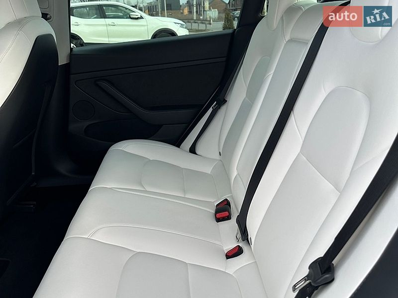 Седан Tesla Model 3 2022 в Вінниці