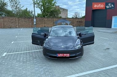 Седан Tesla Model 3 2024 в Дубні