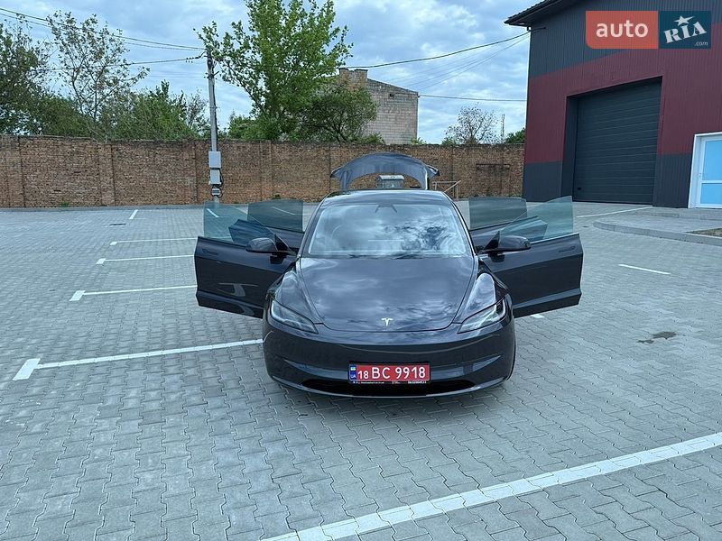 Седан Tesla Model 3 2024 в Дубні