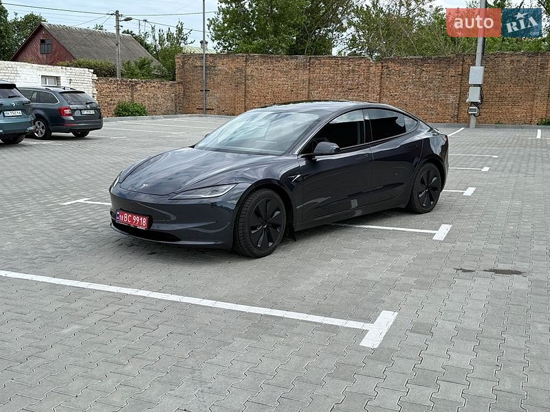 Седан Tesla Model 3 2024 в Дубні