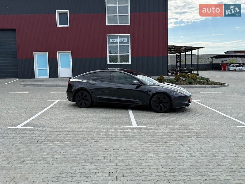 Седан Tesla Model 3 2024 в Дубні