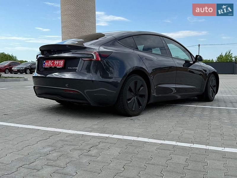 Седан Tesla Model 3 2024 в Дубні