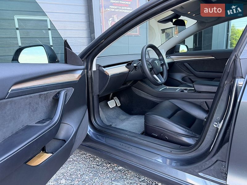 Седан Tesla Model 3 2022 в Львові