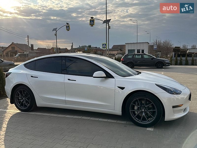 Седан Tesla Model 3 2022 в Вінниці