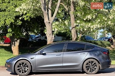 Седан Tesla Model 3 2023 в Кам'янському