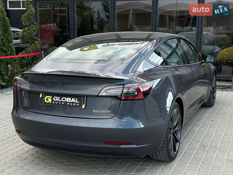 Седан Tesla Model 3 2020 в Львове