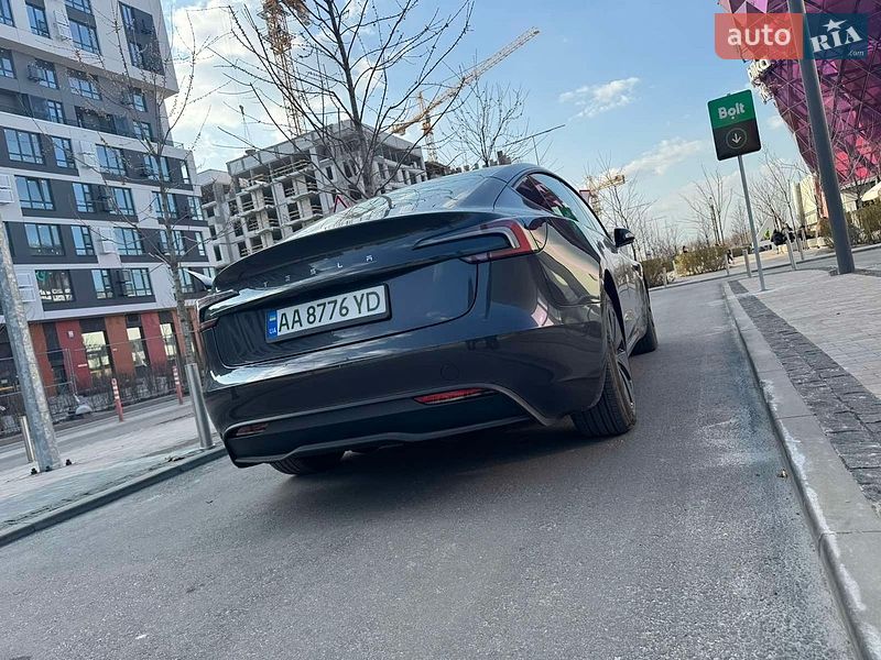 Седан Tesla Model 3 2025 в Києві