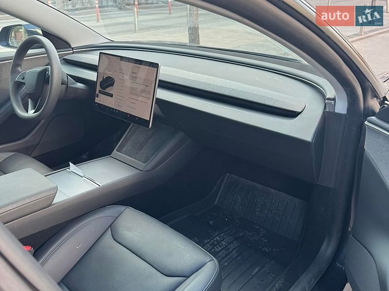 Седан Tesla Model 3 2025 в Києві фото 13 Седан Tesla Model 3 2025 в Києві