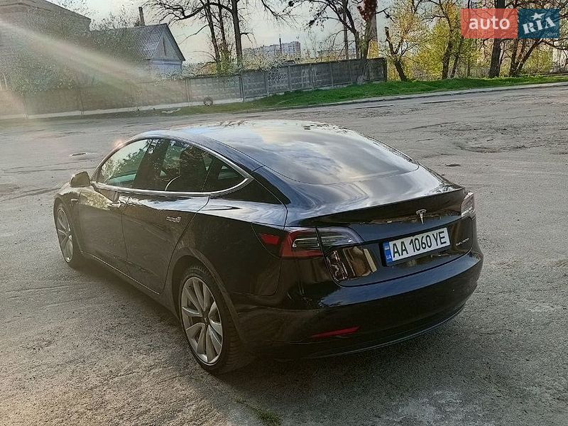 Седан Tesla Model 3 2018 в Киеве