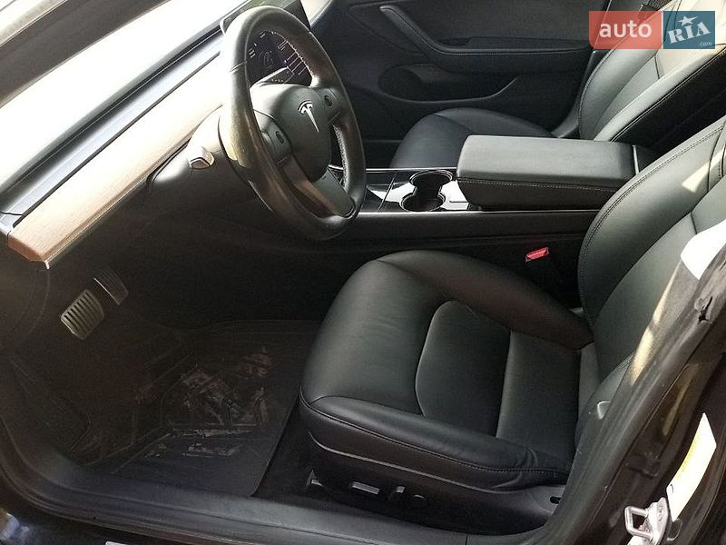 Седан Tesla Model 3 2018 в Киеве