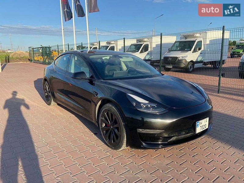 Седан Tesla Model 3 2022 в Рівному