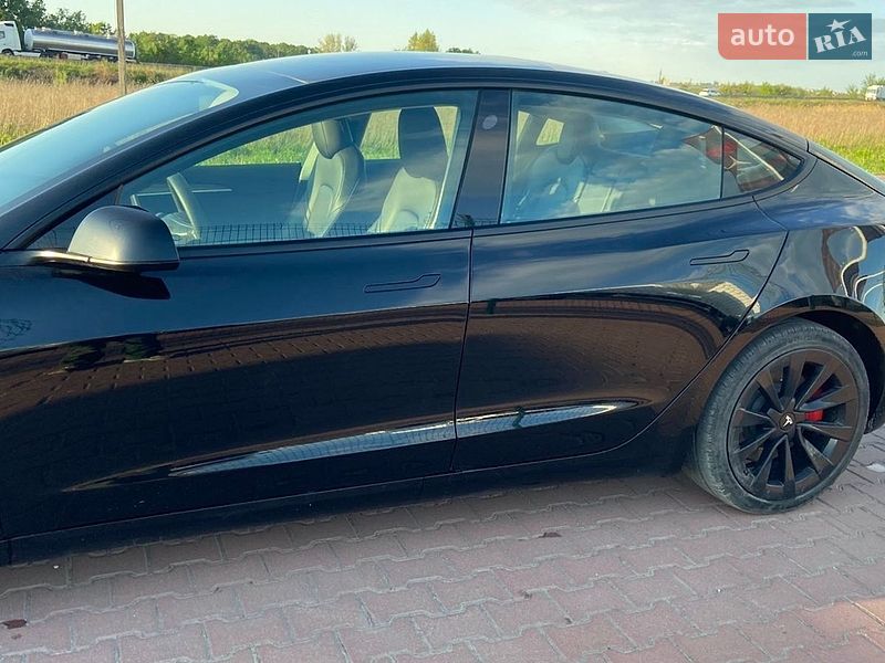 Седан Tesla Model 3 2022 в Рівному