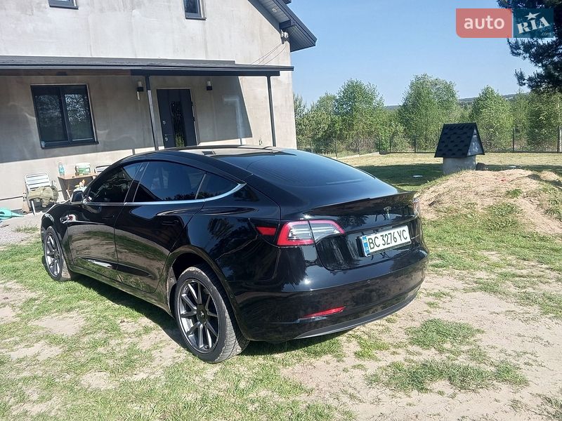Седан Tesla Model 3 2019 в Новояворівську