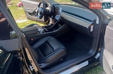 Седан Tesla Model 3 2019 в Новояворівську