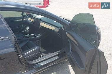 Седан Tesla Model 3 2018 в Львові
