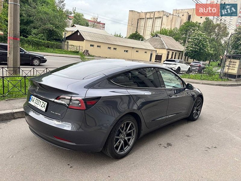 Седан Tesla Model 3 2021 в Киеве