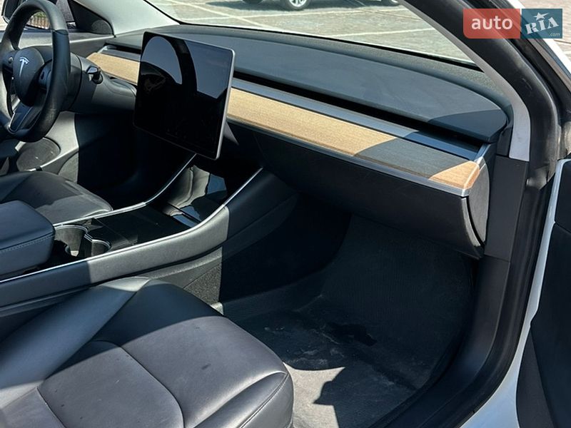 Седан Tesla Model 3 2020 в Харькове