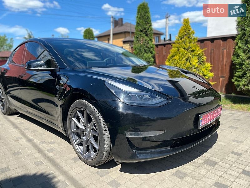 Седан Tesla Model 3 2022 в Луцке