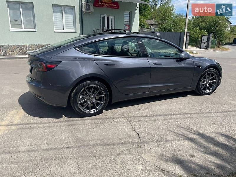 Седан Tesla Model 3 2023 в Львові