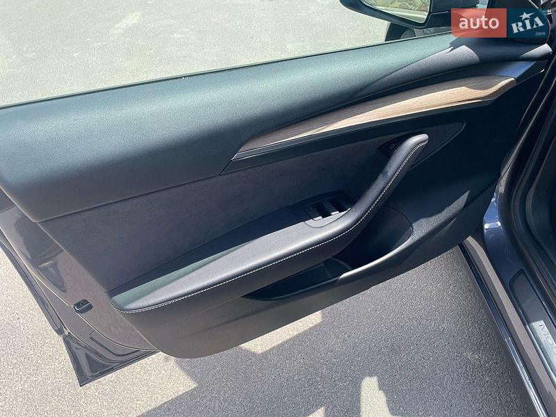 Седан Tesla Model 3 2023 в Львові