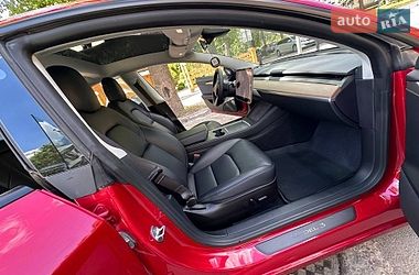 Седан Tesla Model 3 2022 в Золочеві