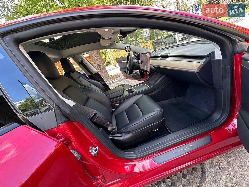 Седан Tesla Model 3 2022 в Золочеві